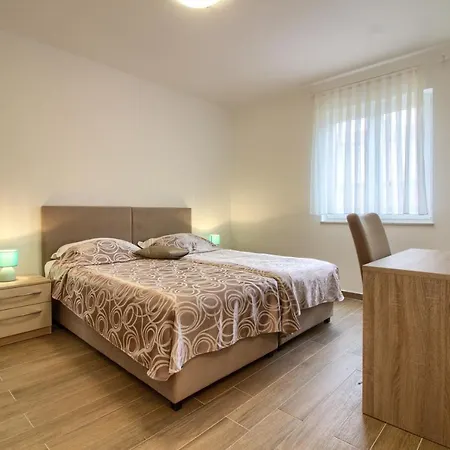 Villa Luxury Olivia With Pool , 200m From The