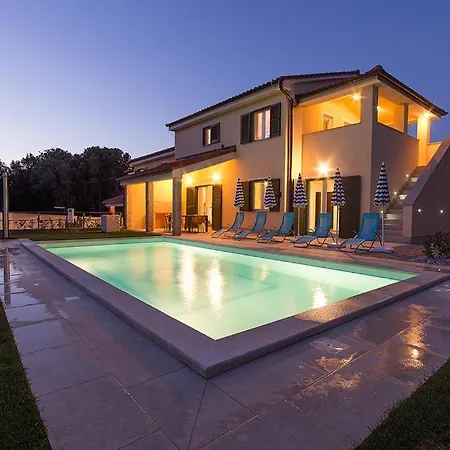 Luxury Olivia With Pool , 200m From The Villa Banjole