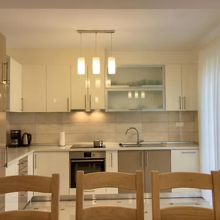 Luxury Olivia With Pool , 200m From The Villa *