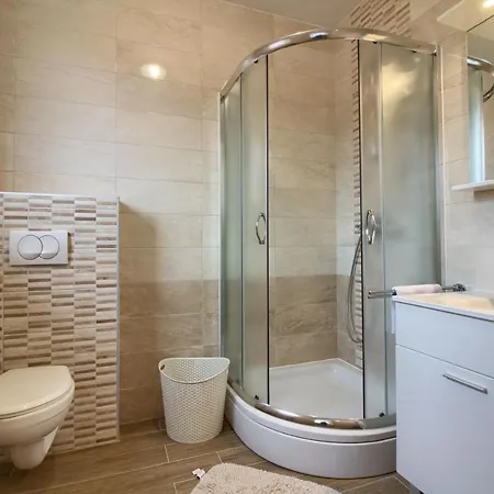 Luxury Olivia With Pool , 200m From The Villa