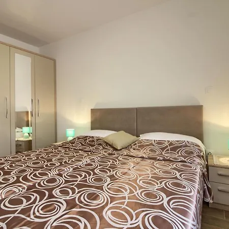 Luxury Olivia With Pool , 200m From The Villa