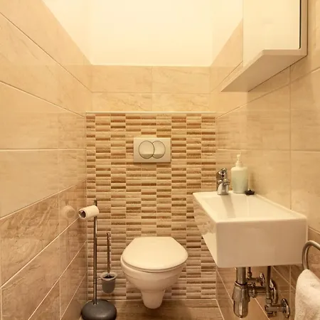 Luxury Olivia With Pool , 200m From The Banjole