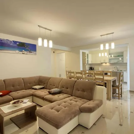 Luxury Olivia With Pool , 200m From The Willa