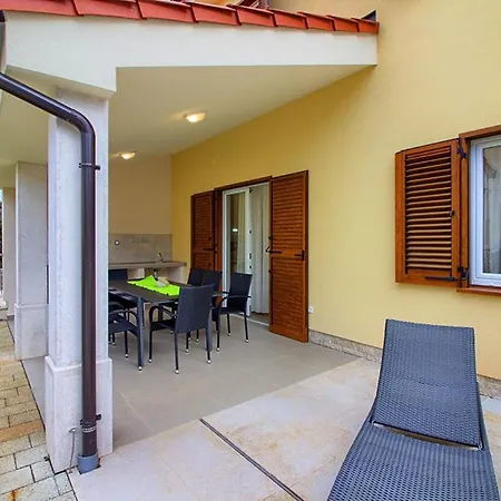 Luxury Olivia With Pool , 200m From The Вилла Банджоле