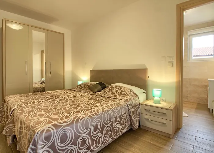 빌라 Luxury Olivia With Pool , 200m From The *