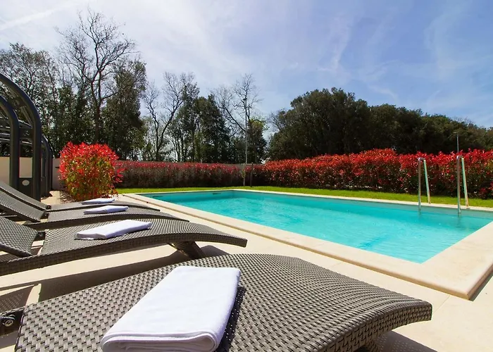 Luxury Olivia With Pool , 200m From The 빌라 *