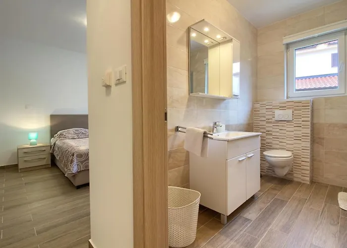 Luxury Olivia With Pool , 200m From The 빌라