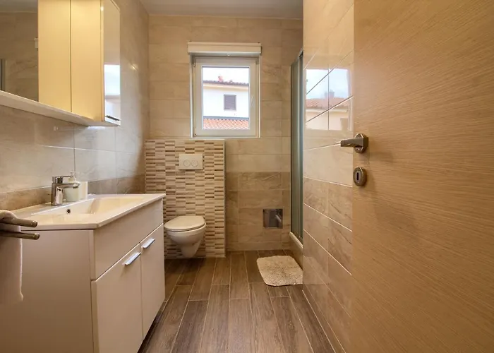 Luxury Olivia With Pool , 200m From The 빌라