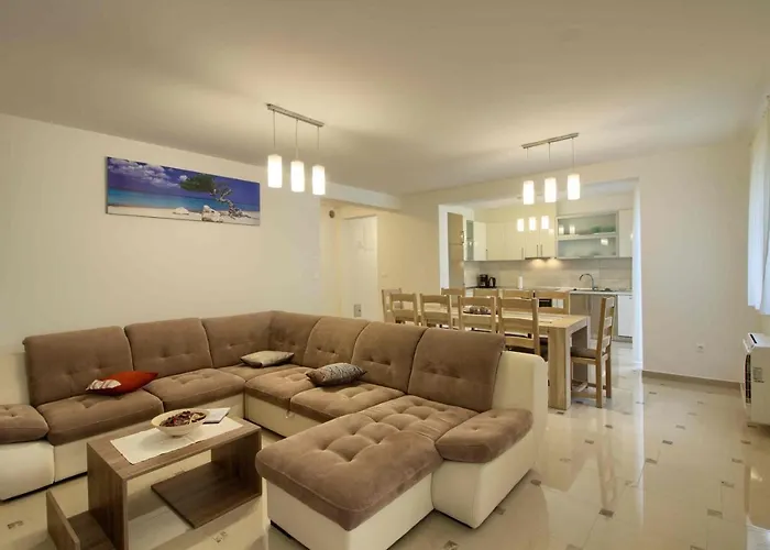 Luxury Olivia With Pool , 200m From The 빌라