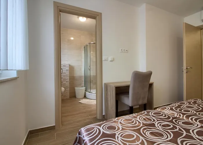 Luxury Olivia With Pool , 200m From The 빌라 *