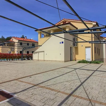 Luxury Olivia With Pool , 200m From The Villa Banjole