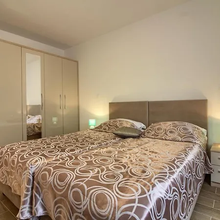 Luxury Olivia With Pool , 200m From The Villa
