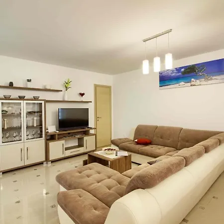 Villa Luxury Olivia With Pool , 200m From The Banjole