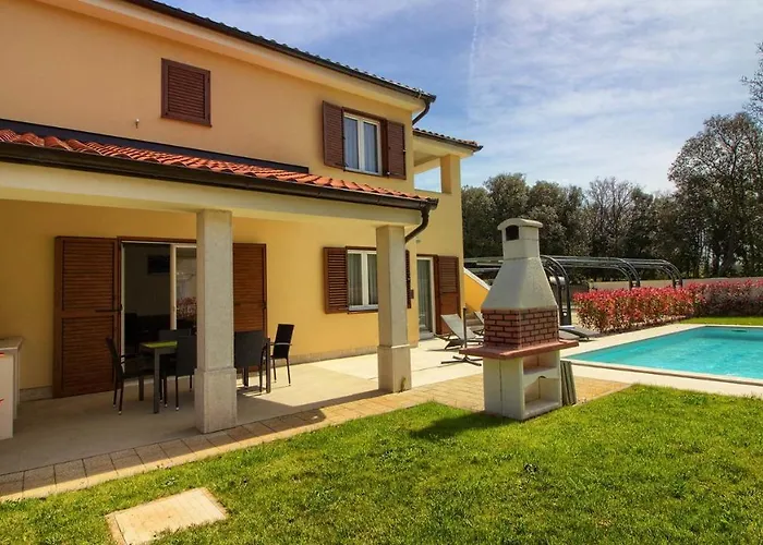 Luxury Olivia With Pool , 200m From The * Banjole